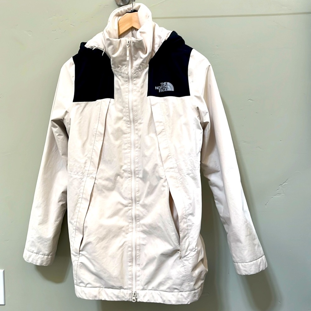 North Face Women’s DryVent ski jacket cream/black (M)